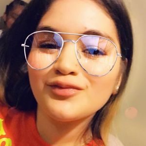 Meet your Posher, Crystal